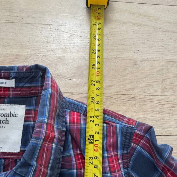 Abercrombie & Fitch red and blue plaid button up shirt men’s size small. - Picture 4 of 5